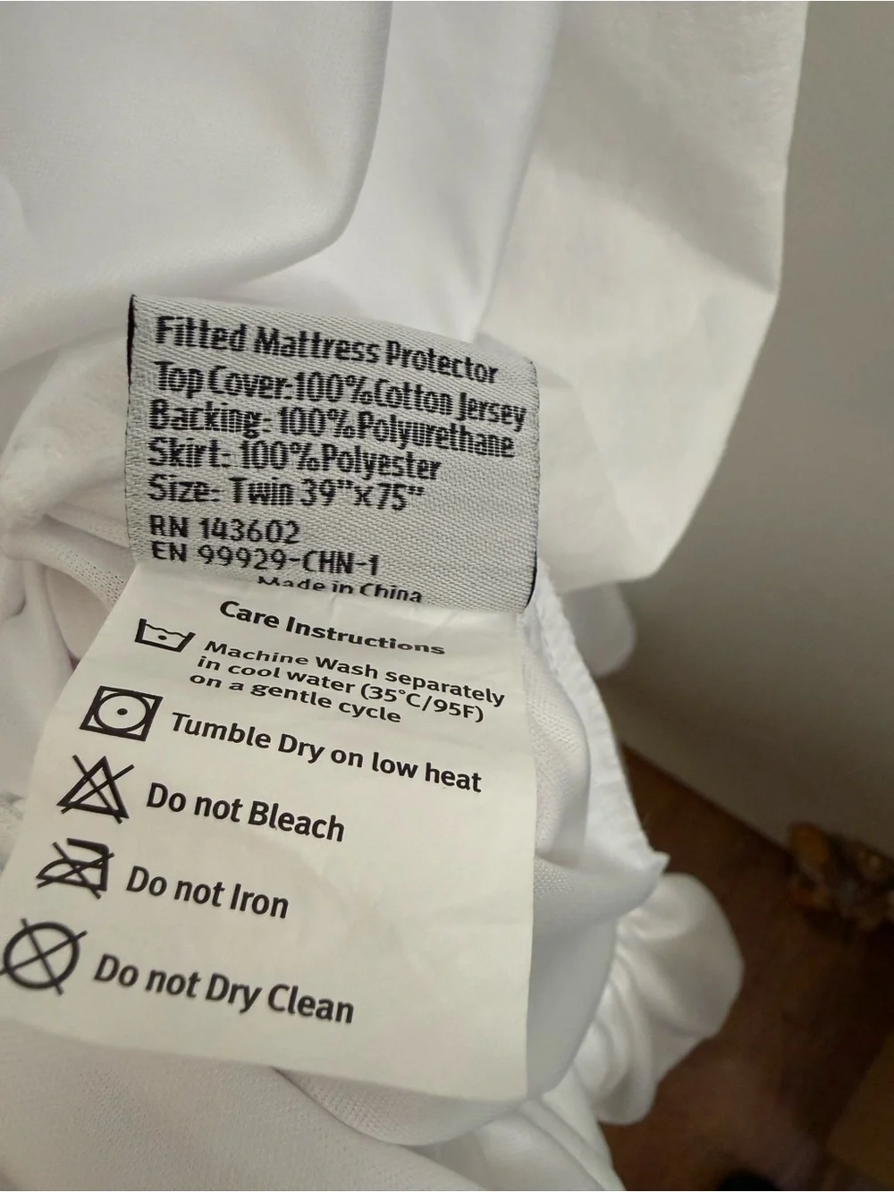 White Mattress protector - Soft Fitted size TWIN